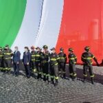 Viterbo, il Tricolore in Prefuttura posto dai Vigili del Fuoco 5 Vigili del fuoco Tricolore