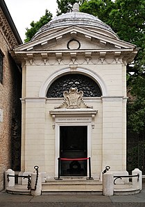 Dante Alighieri Tomba, esterno