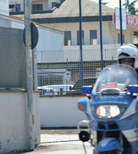 Polizia stradale Viterbo. Gianluca Porroni laura Ciulli Infinite realtà.it