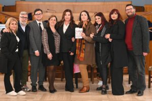 Legate da un filo rosso
Bertoni editore
Anna Silvia Angelini
Nettuno Infinite realtà.it
Laura Ciulli