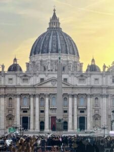 Vaticano, Piazza San Pietro fedeli Morte di papa Francesco