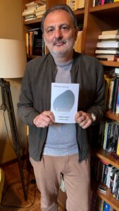 Daniele Vriale, scrittore fiorentino pluripremiato per le sue opere, torna in libreria con “L’ultimo passo”, pubblicato in seconda edizione dalla Robin Edizioni  – collana Robin&sons infinite realtà.it francesca Ghezzani 