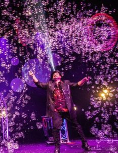 BuBBles Revolution, l’emozionante show di Marco Zoppi e Rolanda infinite realtà. It