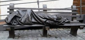 Statua di bronzo comunità di Sant'Egidio Roma Laura Ciulli infinite realtà.it