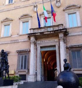 “Donne & Arte”, evento culturale ideato da Anna Silvia Angelini. L’iniziativa, focalizzata sull’autodeterminazione e la consapevolezza femminile, è promossa dal Consigliere metropolitano Antonio Giammusso con il supporto dell'On. Fabrizio Santori. Laura Ciulli infinite realtà. It
