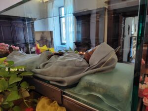 Santa Rosa da Viterbo, nuovo abito Laura Ciulli infinite realtà. It